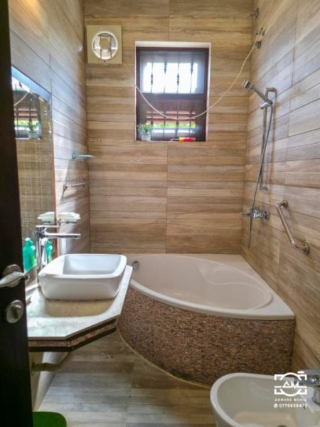Bathroom - Ref(P-KALEE-839)Spacious 3-Storey House for Rent –  Kalubowila