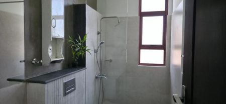 Bathroom - Luxury 4-Storey Fully Furnished House for Sale in Dehiwala – Rs 180 Million