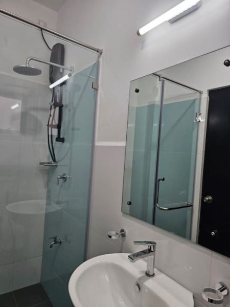 Bathroom - Furnished Luxury Apartment for Rent in Santorini Negombo
