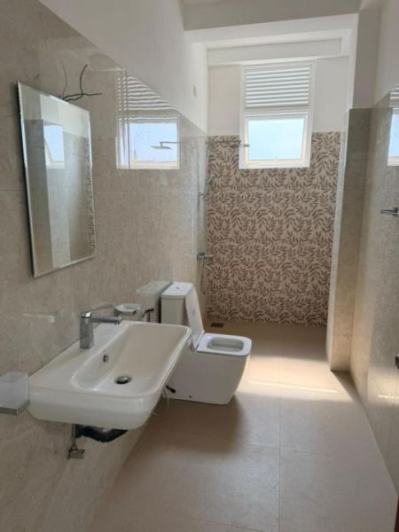 Bathroom - 🏡 Brand New Fully Air-Conditioned Apartment for Rent – Pelawatte