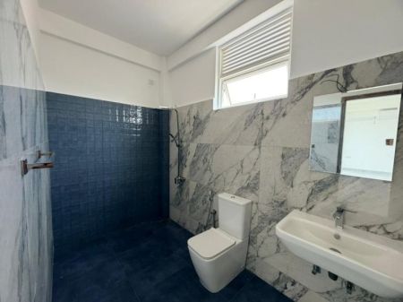 Bathroom - 🏡 Brand New Fully Air-Conditioned Apartment for Rent – Pelawatte