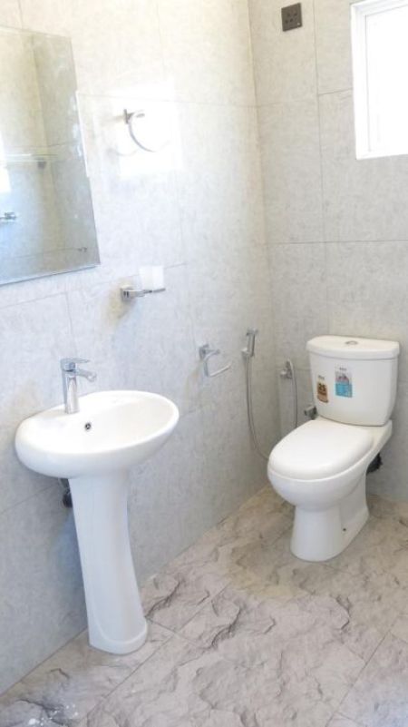 Bathroom - Negombo Katuwapitiya, 1st floor brand new  semi furnished apartment on rent for lady / girl 