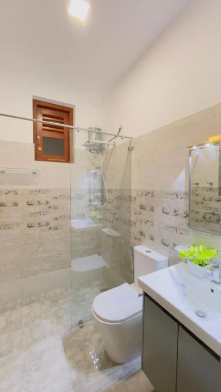 Bathroom - (PR1568)🏡✨ Ultra-Luxury 4-Bedroom Modern Home with Rooftop Garden – Athurugiriya ✨