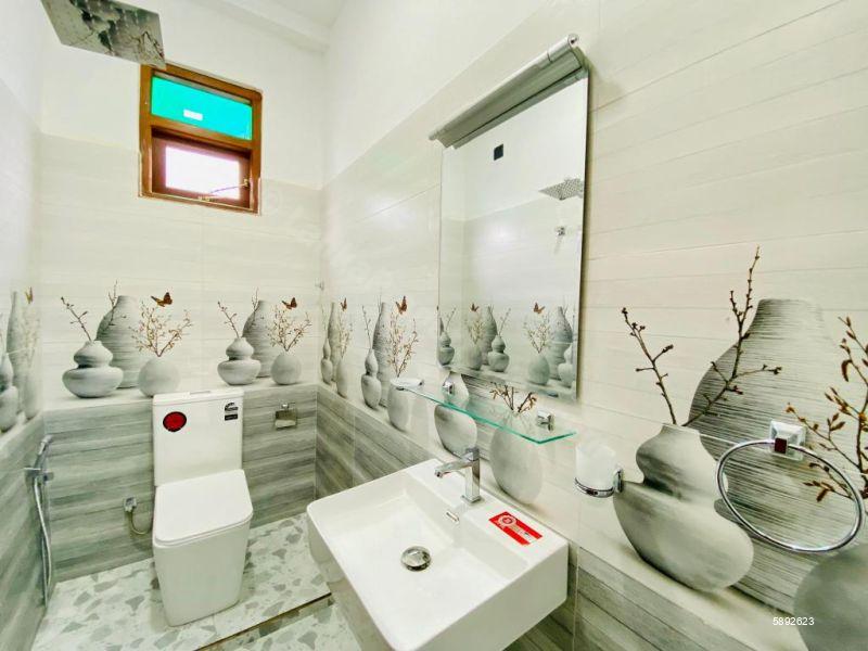 Bathroom - House for sale in Athurugiriya