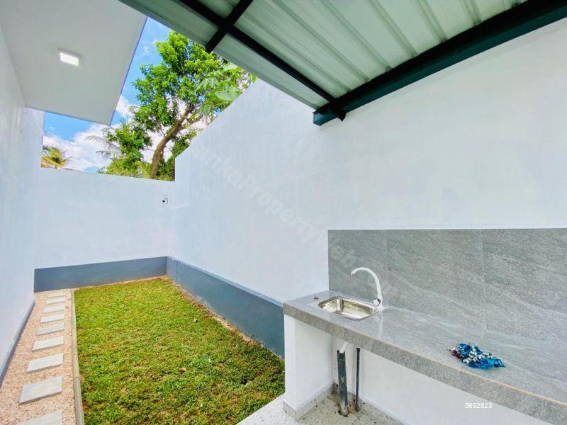 House for sale in Athurugiriya