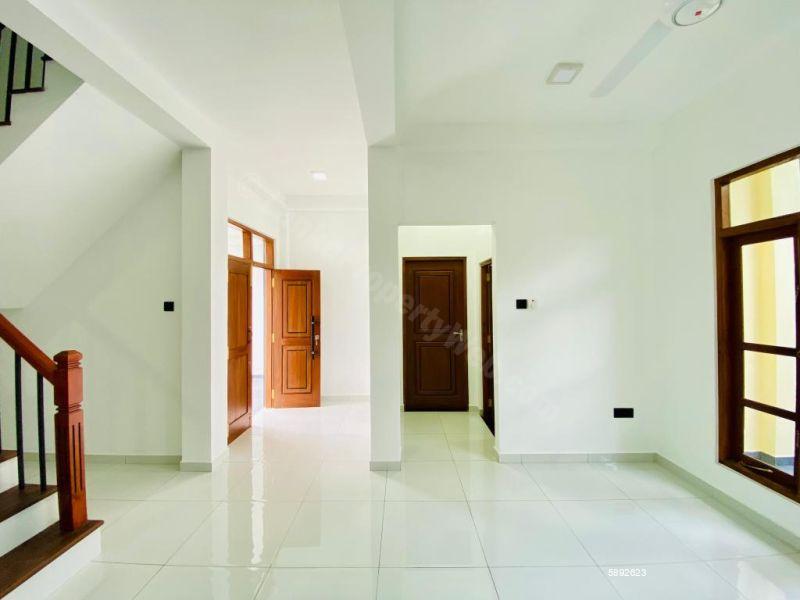 House for sale in Athurugiriya