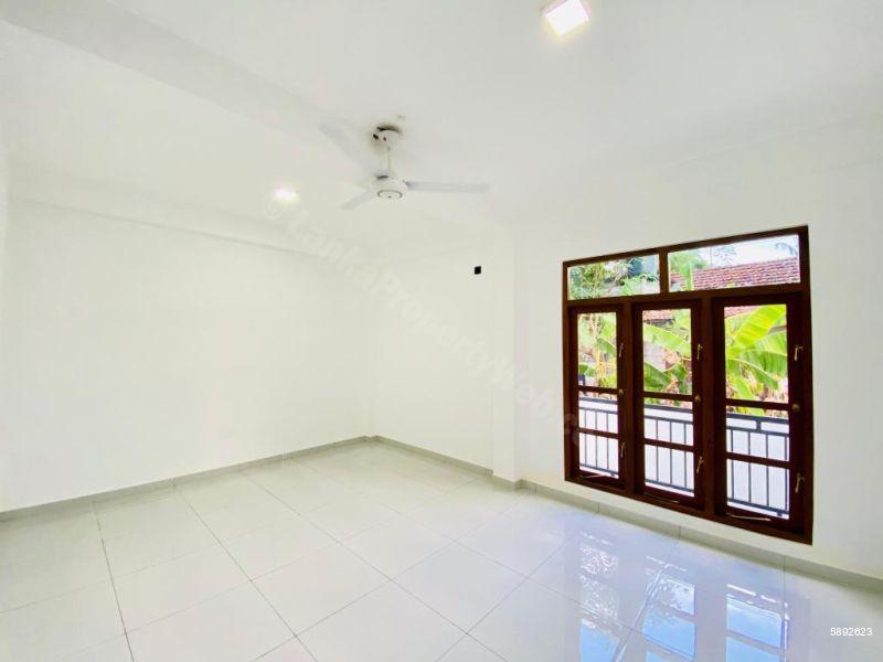 House for sale in Athurugiriya