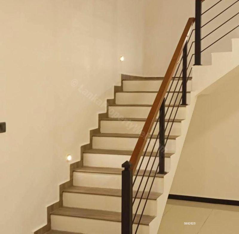 House for sale in Athurugiriya