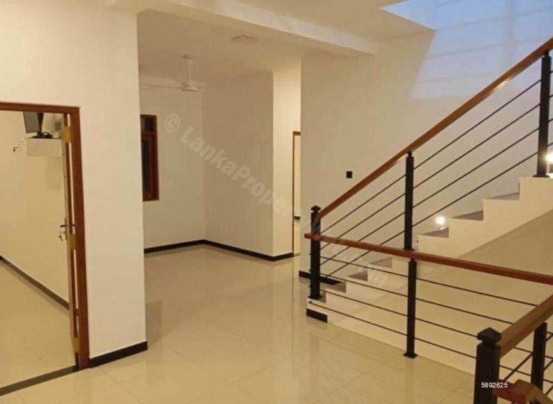 House for sale in Athurugiriya