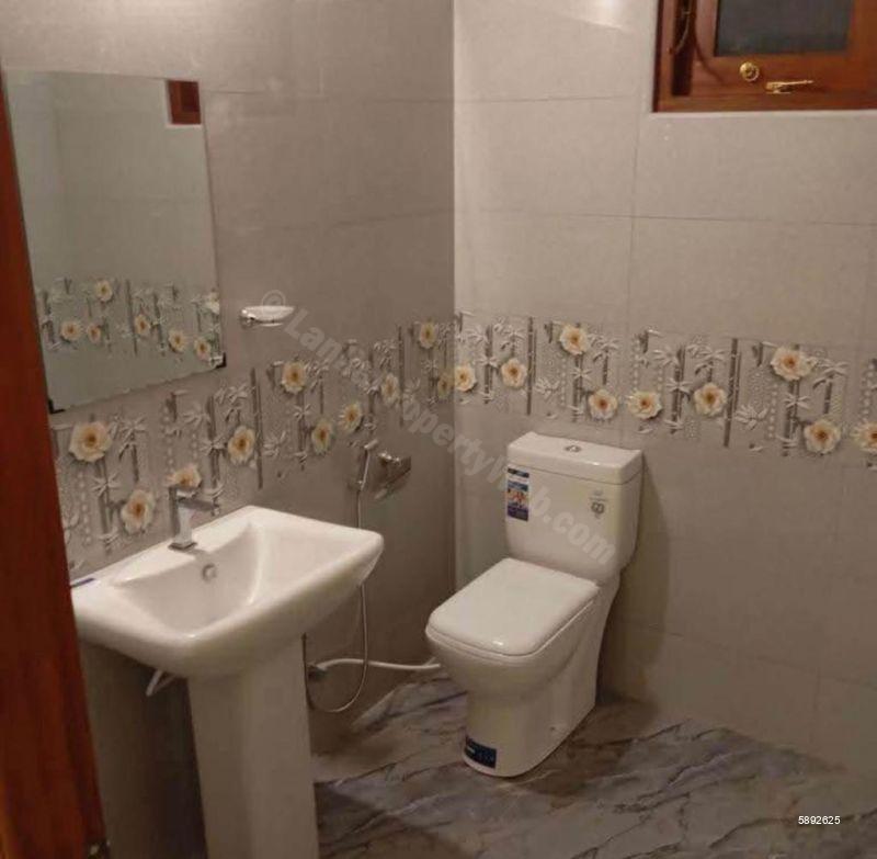 Bathroom - House for sale in Athurugiriya