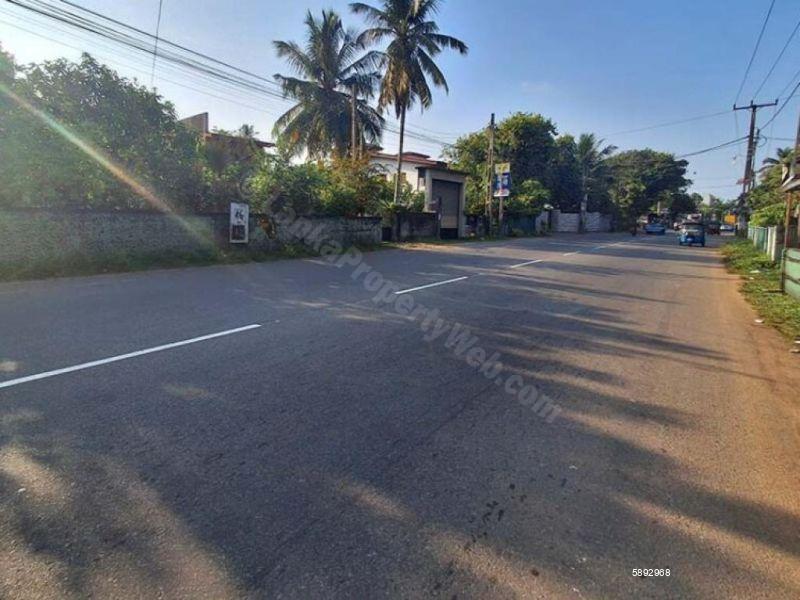 Land with house for sale in Kalutara