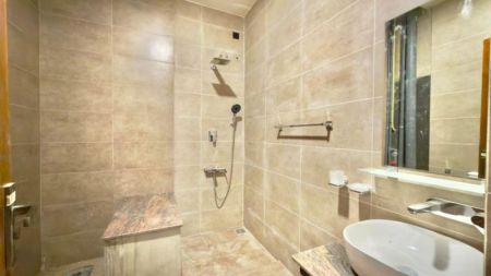 Bathroom - House for rent in Battaramulla 
