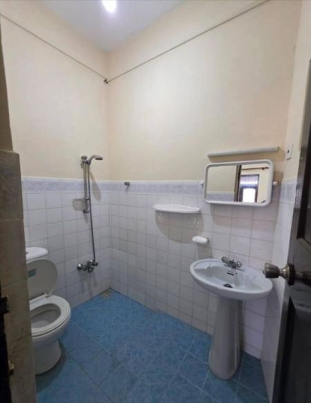 Bathroom - Dehiwala 02 Storied 04 Bedroom House on 6.25 Perches of Land for Sale 