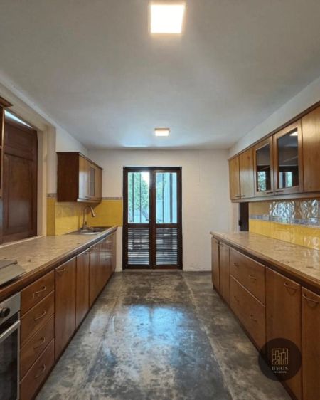 Kitchen - House for rent in Colombo 8 