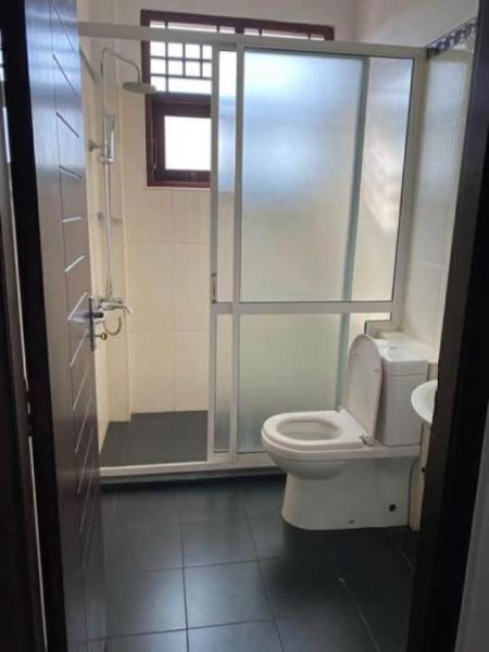 Bathroom - 4 Bedroom House for Sale - Thalawathugoda | LKR 75,000,000 (EM454)