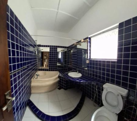 Bathroom - Classic Bungalow in one of the best residential areas in Colombo 7