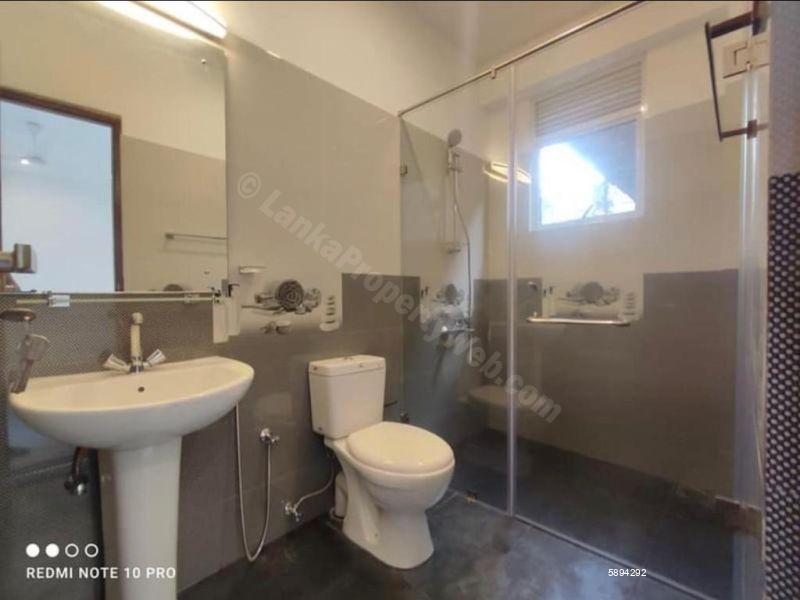 Bathroom - House for rent in Thalangama