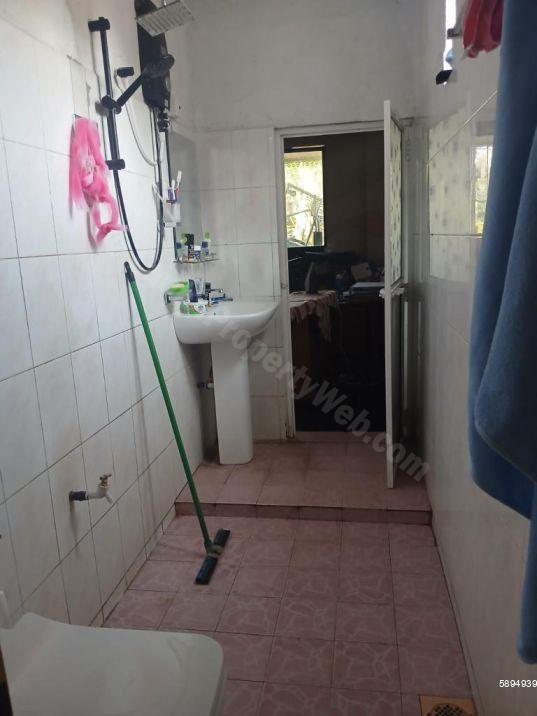 Bathroom - House for rent in Rajagiriya