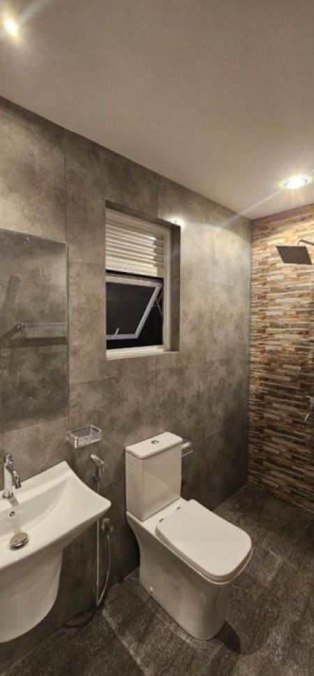 Bathroom - 4 Bedroom House for Sale in Piliyandala 