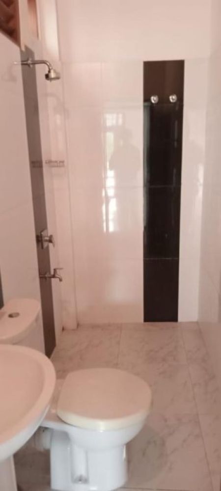 Bathroom - 7 Bedroom House for Sale - Nawala | LKR 72,500,000 (EM478)