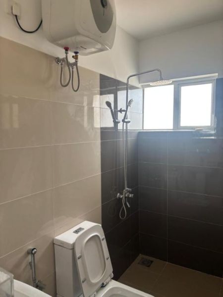 Bathroom - Ref(P-MANZ-851)Modern 3-Bedroom Apartment for Rent – Colombo 06 (Wellawatte)