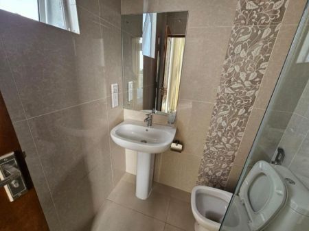 Bathroom - Kings Garden - 03 Bedroom Unfurnished Apartment for Sale in Colombo 05 (A3151)-SOLD