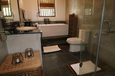Bathroom - Fantastic Nawala Family Home with Pool