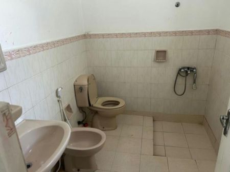 Bathroom - 05 Bedroom Unfurnished House for Rent in Colombo 10 (A6000)-RENTED