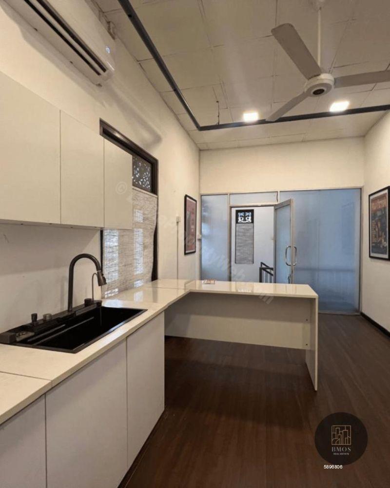 Commercial for rent in Colombo 5