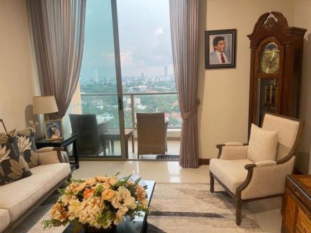 Living Room - The Grand - 2 Bedrooms Furnished Apartment 