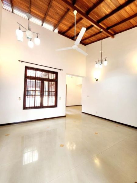 Living Room - 6 BR House for Sale in Rajagiriya - PDH194