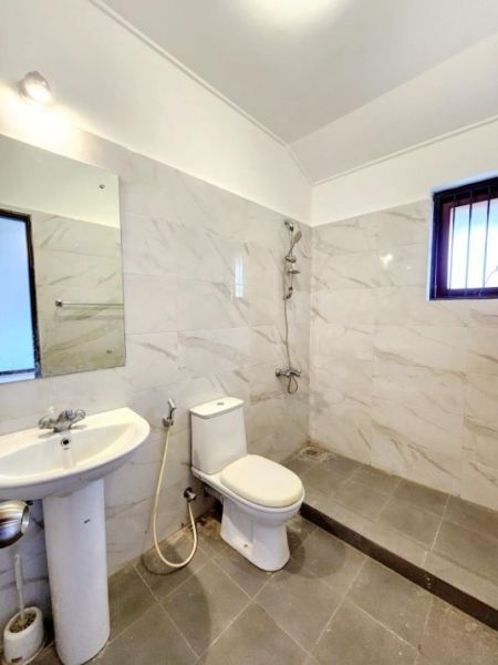 Bathroom - 6 BR House for Sale in Rajagiriya - PDH194