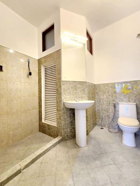 Bathroom - 6 BR House for Sale in Rajagiriya - PDH194