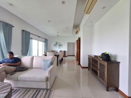 Living Room - sky Gardens 4 bedrooms furnished apartment rent - Rajajgiriya 