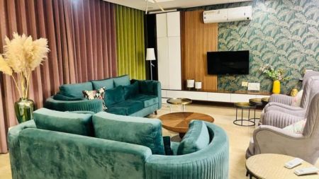 Living Room - Luxury 4 Bedroom Apartment for Rent at St. Anthony’s Road Colombo 03 / LKR 760,000 (EM197RN)