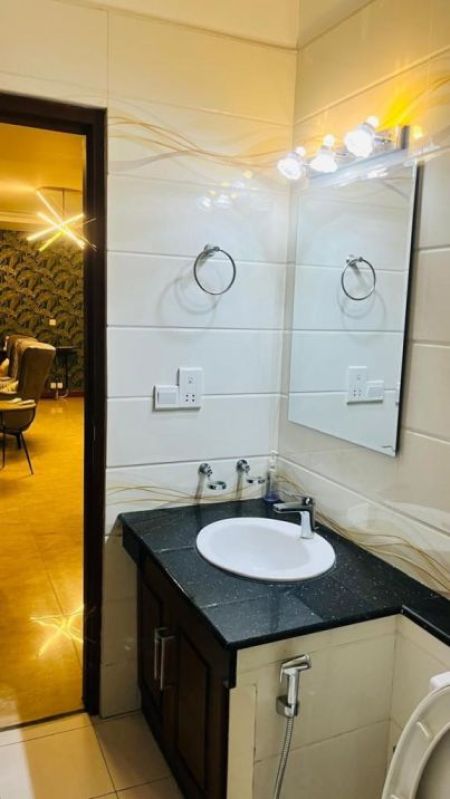 Bathroom - Luxury 4 Bedroom Apartment for Rent at St. Anthony’s Road Colombo 03 / LKR 760,000 (EM197RN)