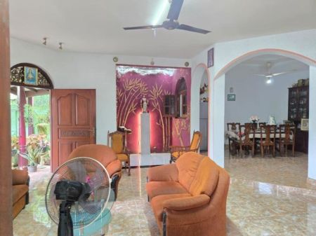 Living Room - 5-Bedroom House for Sale – Prime Location!