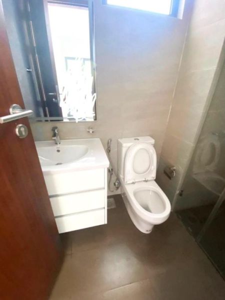 Bathroom - Panoramic View Apartment for Rent at TRI-ZEN Residencies – Colombo 2