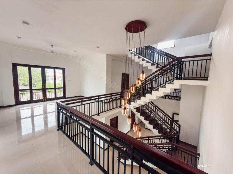 House for sale in Mount Lavinia