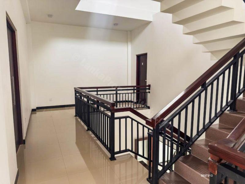House for sale in Mount Lavinia