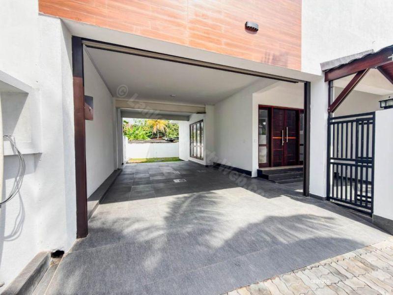 House for sale in Mount Lavinia