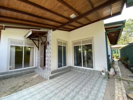 Exterior - Well Maintained Single Storied Spacious House Close to Kaduwela Athurugiriya Rd
