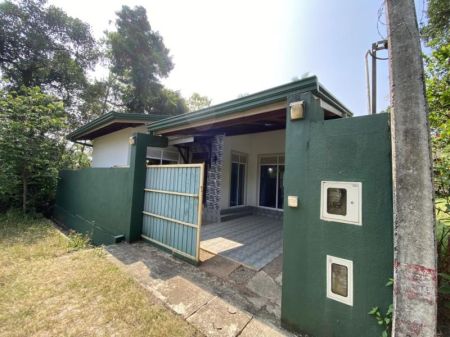 Exterior - Well Maintained Single Storied Spacious House Close to Kaduwela Athurugiriya Rd