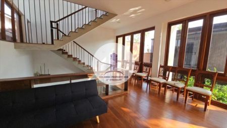 Living Room - Un-furnished Modern 04 bedroom 3,200 Sq Ft house with large terrace in Nugegoda for rental.