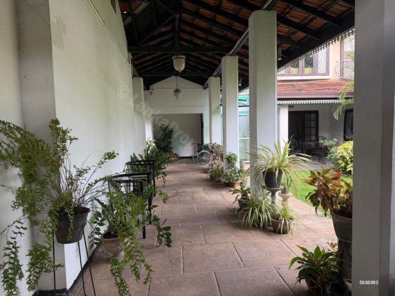 Land with house for sale in Colombo 7