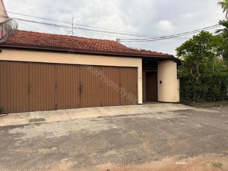 Land with house for sale in Colombo 7
