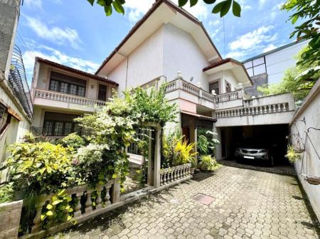 Exterior - Geoffrey Bawa–Designed Luxury Home for Sale in Colombo 04 (Bambalapitiya)