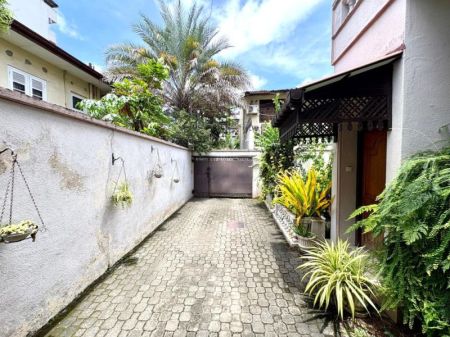 Exterior - Geoffrey Bawa–Designed Luxury Home for Sale in Colombo 04 (Bambalapitiya)