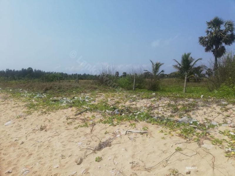 Beachfront land for sale in Pasikudah