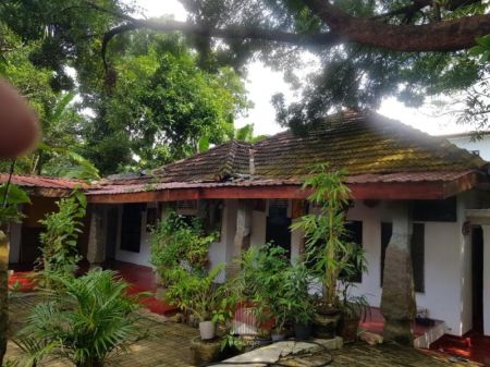 Exterior - Colonial house for Sale at Udyana Mawatha, Mount Lavinia (HSSH125)